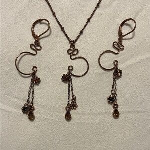 *NEW NO TAG* Elegant Gold Jewelry Set with Earrings and Necklace